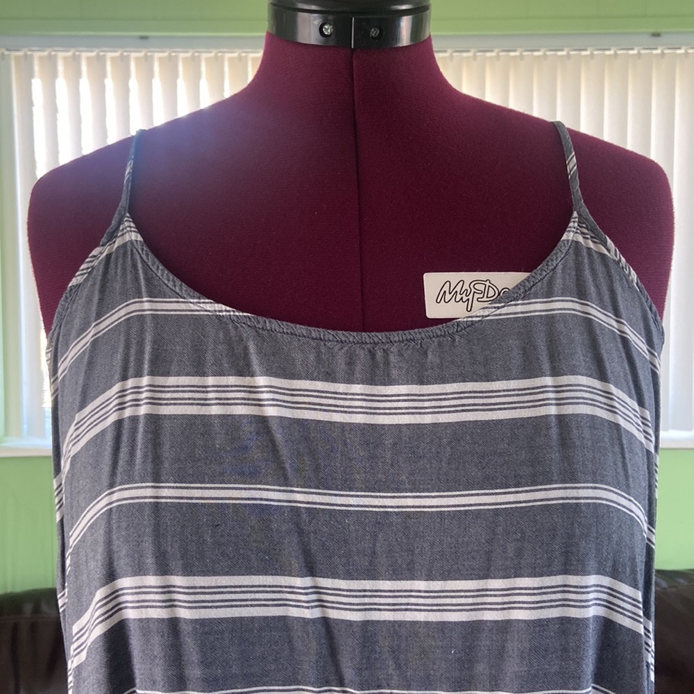 Old Navy tank top - Picture 3 of 9